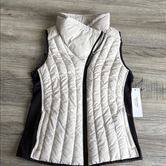 Calvin Klein Jackets & Blazers - Calvin Klein performance water repellent puffer vest NWT